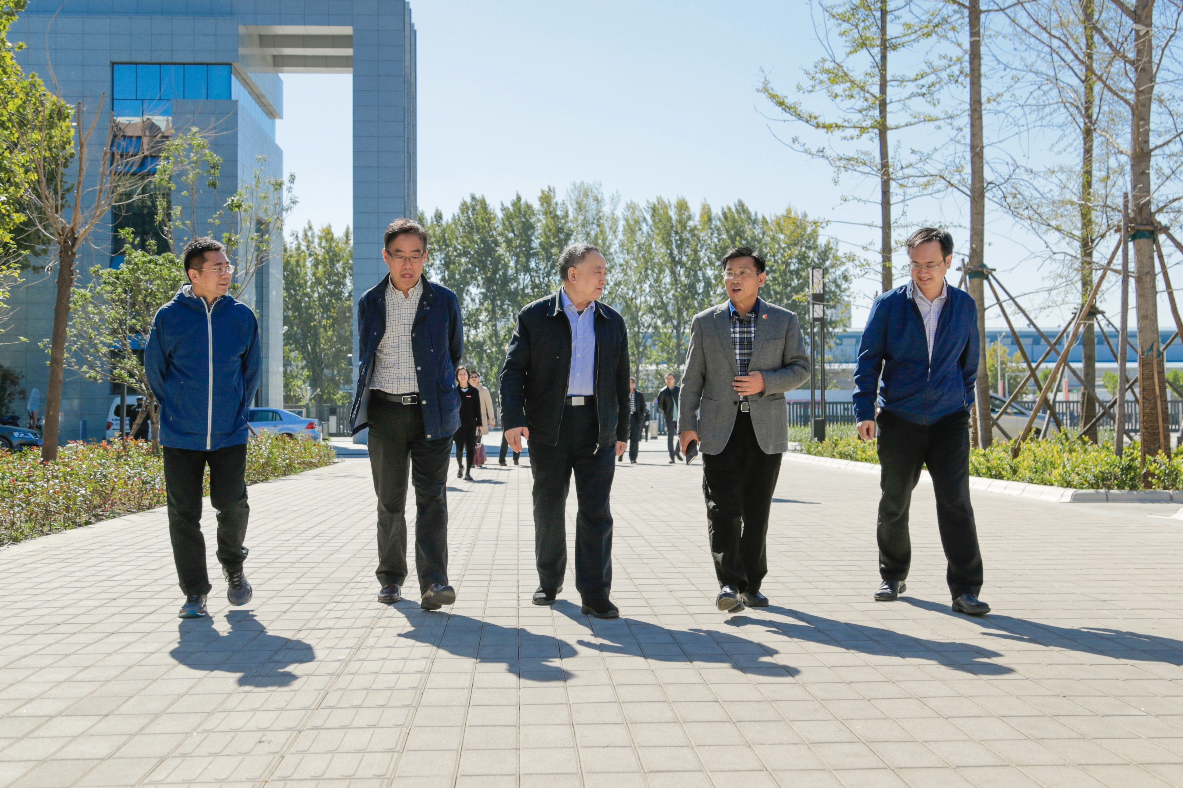 20181027沈昌祥院士莅临我校视察交流2.jpg 20181027沈昌祥院士莅临我校视察交流2.jpg