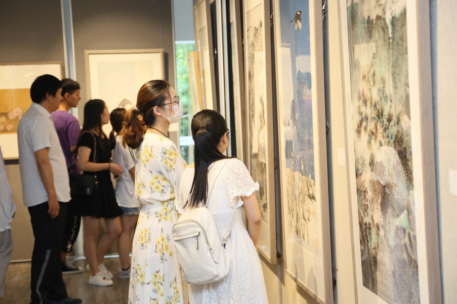 参观展览 (1).JPG 参观展览 (1).JPG