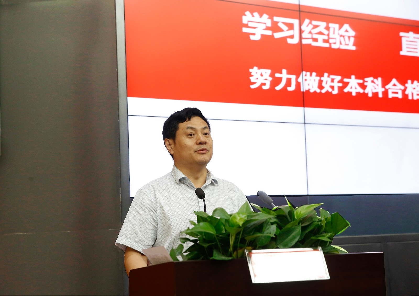 刘济良_Z1B1782.JPG 刘济良_Z1B1782.JPG