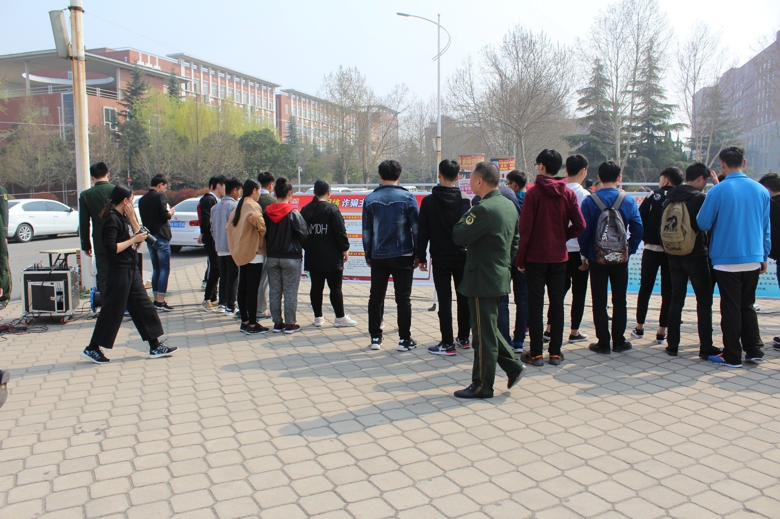 我校开展警校联动平安校园宣传教育活动3.JPG 我校开展警校联动平安校园宣传教育活动3.JPG