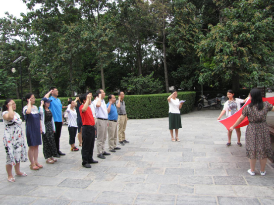 面对党旗,重温入党誓词.png 面对党旗,重温入党誓词.png