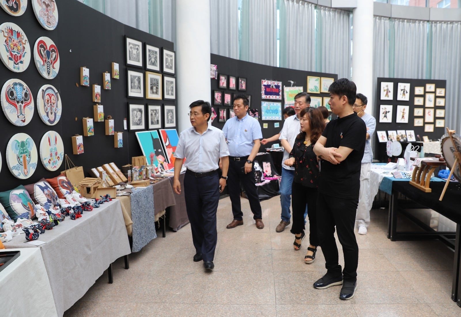 书记调研2.JPG 书记调研2.JPG